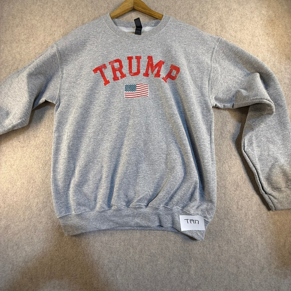 Gildan Trump American Flag Sweatshirt Mens Medium Gray Crewneck Fleece T1917
